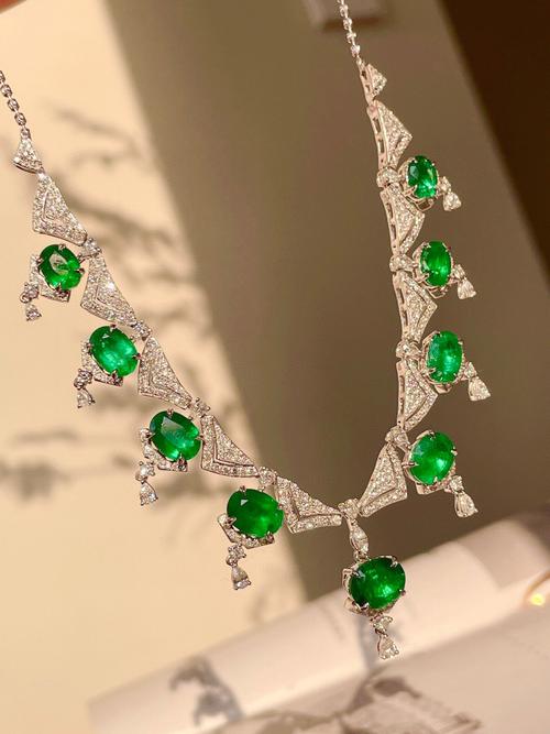 green gems neckklace