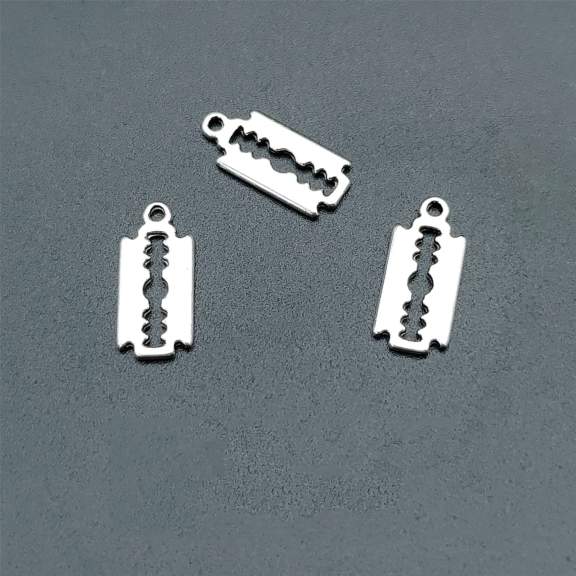 300PCS Alloy Pendants Razor Blade Jewelry Making Findings Supplies DIY Pendants Doki Decor   