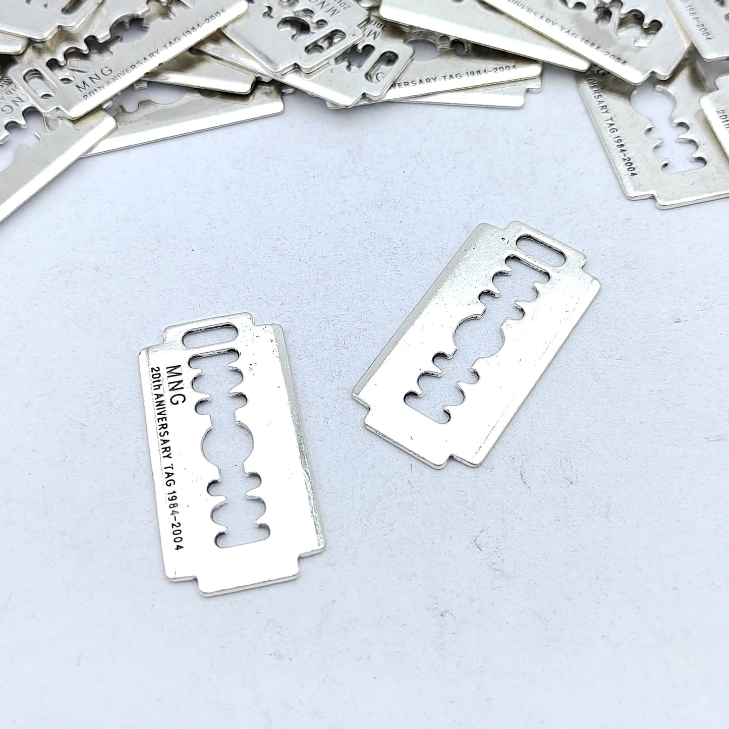 100PCS Alloy Pendants Razor Blade Flat Unique Jewelry Making Findings Supplies DIY Pendants Doki Decor   